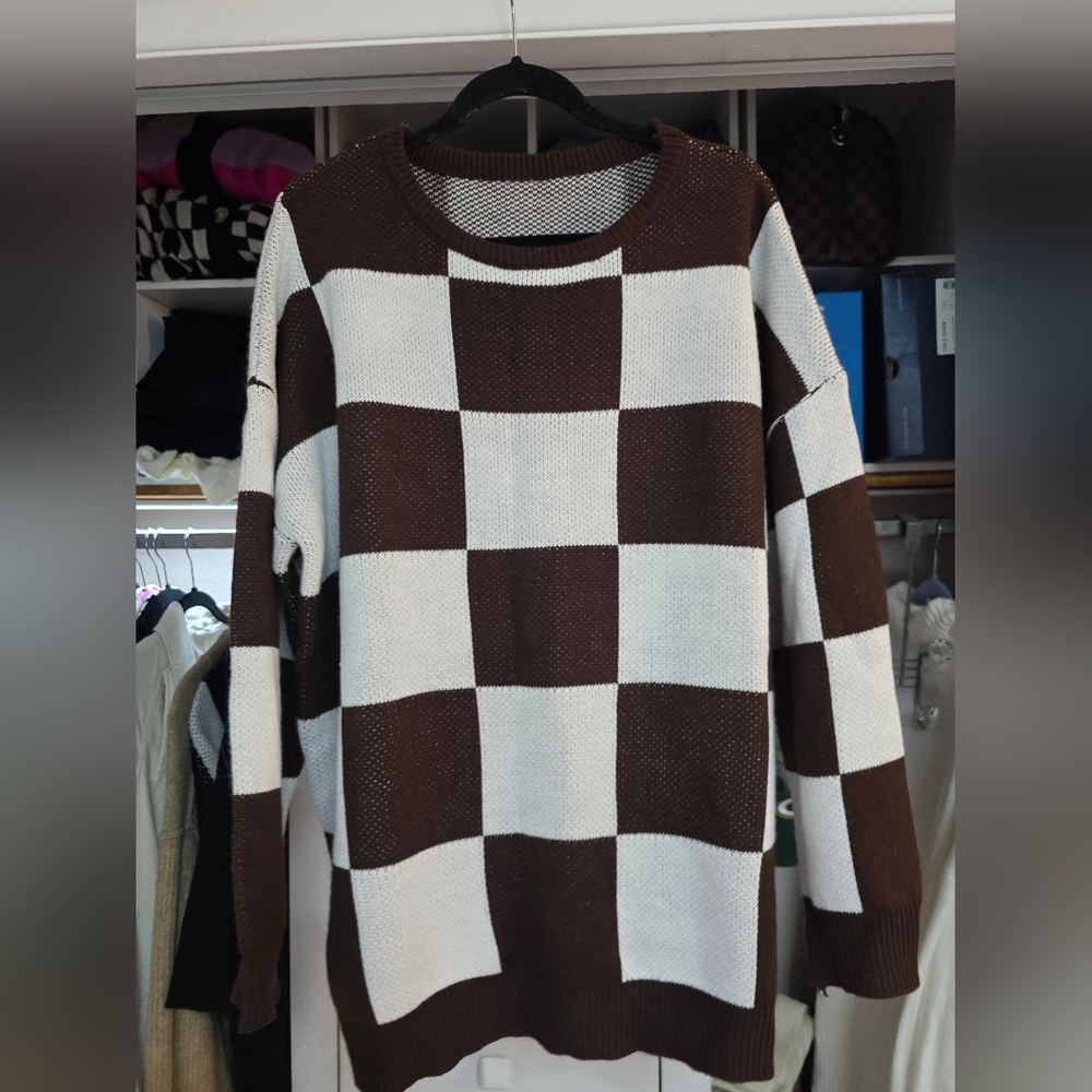 Shorts and Sweater set. Brown and White Checked Sweater XL